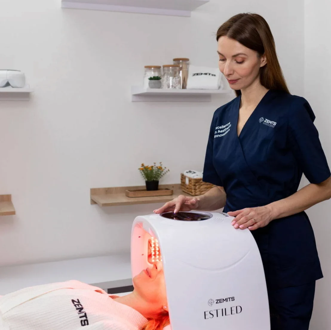 LED light-therapy equipment photograph
